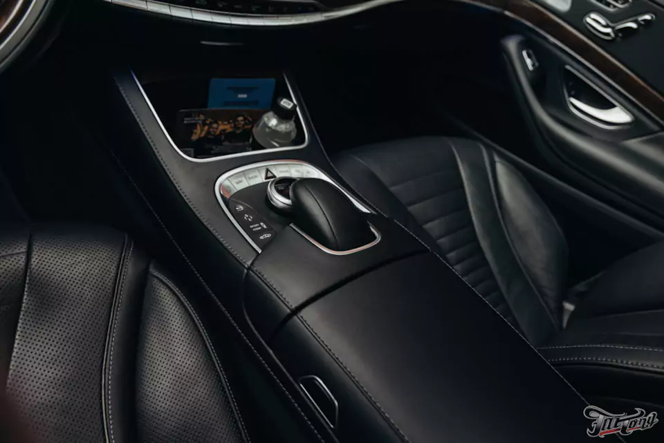 Выполнили полный антихром для Mercedes W222, произвели комплекс детейлинг-услуг и фирменный Шиномонтаж на вибростенде на стендах Hunter